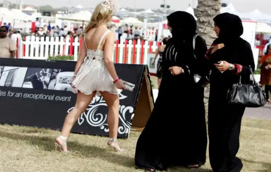 قوانین حجاب در عمان به چه صورت است؟